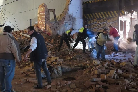 Hiện trường vụ sập nhà. (Nguồn: AFP)