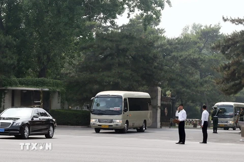 Đoàn xe chở các quan chức cấp cao Triều Tiên thăm Bắc Kinh, Trung Quốc ngày 14/5. (Nguồn: Yonhap/TTXVN)