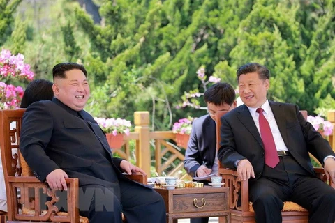 Nhà lãnh đạo Kim Jong-un trong cuộc hội đàm với Chủ tịch Trung Quốc Tập Cận Bình tại Đại Liên của Trung Quốc ngày 8/5. (Ảnh: Yonhap/TTXVN)