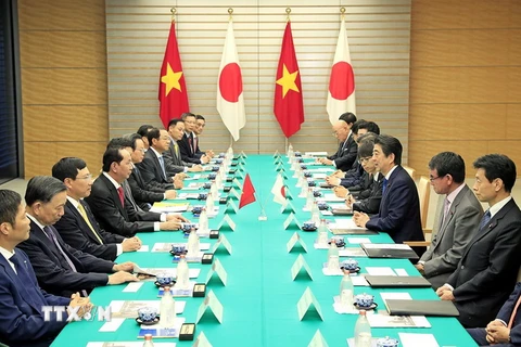 Chủ tịch nước Trần Đại Quang hội đàm với Thủ tướng Nhật Bản Shinzo Abe tại buổi hội đàm. (Ảnh: Nhan sáng/TTXVN)