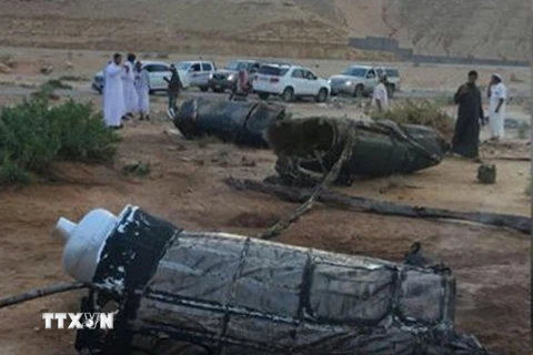 Các mảnh vỡ của tên lửa do nhóm phiến quân Houthi phóng từ Yemen bị đánh chặn tại Riyadh, Saudi Arabia ngày 11/4. (Nguồn: Al Arabiya/TTXVN)