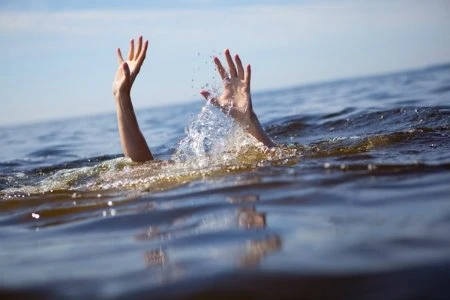 Đi tắm nhưng không biết bơi, hai trẻ tử vong tại khe suối