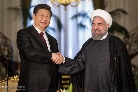 Tổng thống Iran Hassan Rouhani (phải) và Chủ tịch nước Trung Quốc Tập Cận Bình. (Nguồn: mehrnews.com)