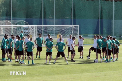 Các cầu thủ đội tuyển Đức trong buổi luyện tập tại trung tâm thể thao Vatutinki, ngoại ô Moskva, Nga ngày 15/6. (Nguồn: EFE-EPA/TTXVN)