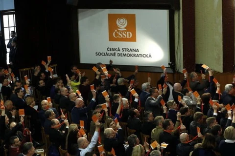 Cuộc biểu quyết trong nội bộ của CSSD về liên minh với ANO. (Nguồn: EuroZprávy.cz)