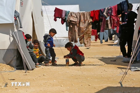 Trẻ em Syria tại một trại tị nạn ở Douma, phía Bắc Syria. (Nguồn: THX/TTXVN)