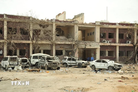 Hiện trường một vụ đánh bom liều chết tại Mogadishu, Somalia. (Nguồn: AFP/TTXVN)