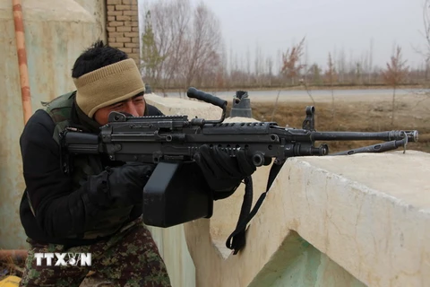 Lực lượng an ninh Afghanistan trong một chiến dịch chống khủng bố. (Nguồn: THX/TTXVN)