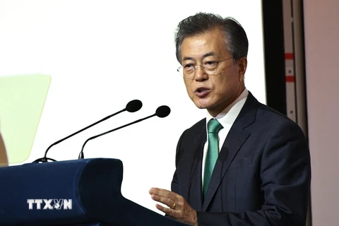 Tổng thống Hàn Quốc Moon Jae-in phát biểu tại Singapore ngày 13/7. (Nguồn: THX/TTXVN)