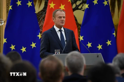Chủ tịch Hội đồng châu Âu (EC) Donald Tusk phát biểu tại cuộc họp báo ở Bắc Kinh, Trung Quốc ngày 16/7. (Nguồn: AFP/TTXVN)