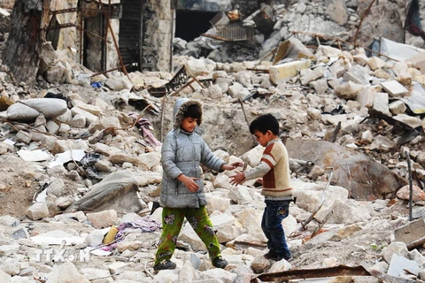 Cảnh đổ nát tại Aleppo, Syria. (Nguồn: THX/TTXVN)