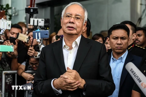 Cựu Thủ tướng Malaysia Najib Razak phát biểu với báo giới tại Putrajaya ngày 24/5. (Nguồn: AFP/TTXVN)