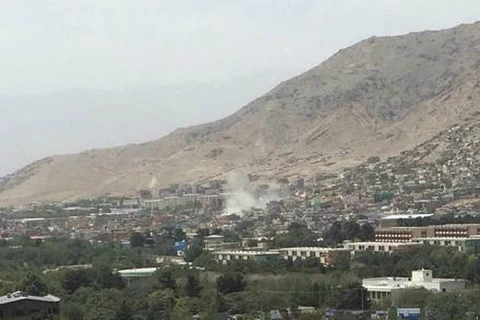 Khói bốc lên sau một vụ nổ ở Kabul. (Nguồn: tolonews.com)
