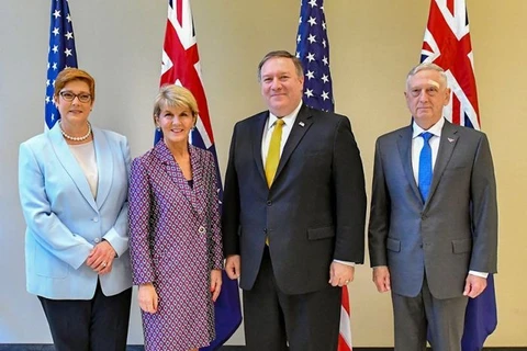 (Từ phải qua trái) Bộ trưởng Quốc phòng James Mattis, Ngoại trưởng Mike Pompeo của Mỹ, Ngoại trưởng Julie Bishop và Bộ trưởng Quốc phòng Marise Payne của Australia. (Nguồn: abc.net.au) 
