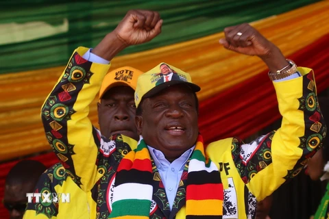 Tổng thống Zimbabwe Emmerson Mnangagwa tại một cuộc vận động ở Harare ngày 28/7. (Nguồn: THX/TTXVN)