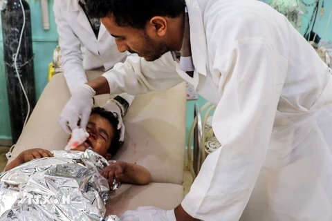 Trẻ em bị thương sau vụ tấn công được điều trị tại một bệnh viện ở Saada, Yemen ngày 9/8. (Nguồn: THX/TTXVN)