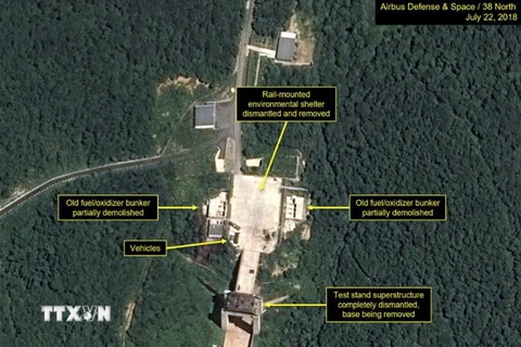 Hình ảnh do trang mạng 38 North ghi lại cho thấy hoạt động tháo dỡ các cơ sở của bãi thử hạt nhân Sohae ngày 22/7. (Nguồn: EPA/TTXVN)