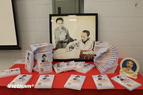 Các cuốn sách được xếp trang trọng ngay cạnh bức vẽ chân dung 'Bác Hồ và Tướng Giáp' của hoạ sỹ người Canada Jean Maurice Gelinas. (Ảnh: Vũ Hà/Vietnam+)