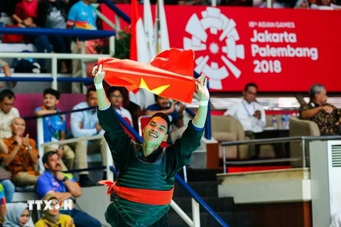 Võ sỹ Trần Đình Nam giành huy chương vàng môn Pencak Silat. (Ảnh: Trọng Tuệ-Phúc Hưng/TTXVN) 