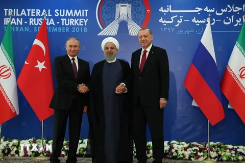 Tổng thống Nga Vladimir Putin, Tổng thống Iran Hassan Rouhani và Tổng thống Thổ Nhĩ Kỳ Tayyip Erdogan tại Hội nghị thượng đỉnh ba bên về Syria ở Tehran (Iran) ngày 6/9. (Nguồn: AFP/TTXVN)