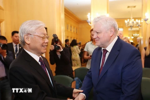 Tổng Bí thư Nguyễn Phú Trọng tiếp Chủ tịch Đảng nước Nga Công bằng Sergey Mikhailovich Mironov. (Ảnh: Trí Dũng/TTXVN)