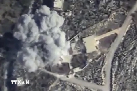 Không lực Nga oanh kích các mục tiêu của tổ chức khủng bố Nhà nước Hồi giáo (IS) tự xưng tại Idlib, Syria. (Nguồn: AFP/TTXVN)