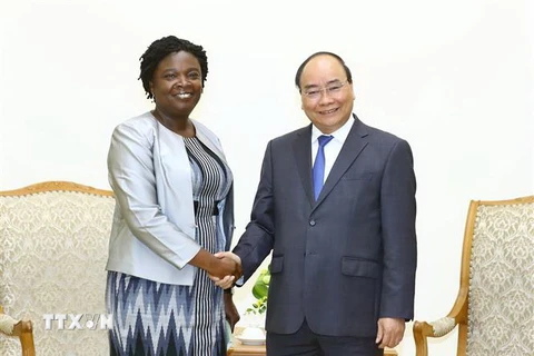 Thủ tướng Nguyễn Xuân Phúc tiếp bà Victoria Kwakwa, Phó Chủ tịch Ngân hàng Thế giới (WB) khu vực Đông Á và Thái Bình Dương. (Ảnh: Thống Nhất/TTXVN)