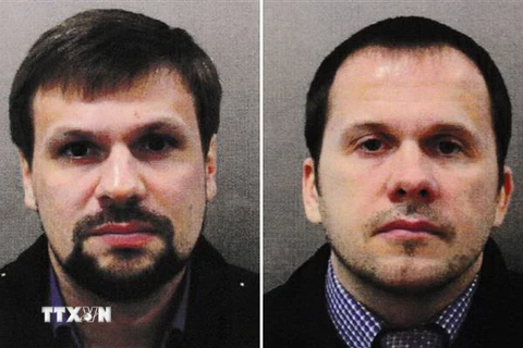 Chân dung hai nghi can người Nga Alexander Petrov (phải) và Ruslan Boshirov (trái) bị Anh cáo buộc có liên quan vụ đầu độc điệp viên 'hai mang' Sergei Skripal và con gái tại Salisbury. (Nguồn: EPA/TTXVN)