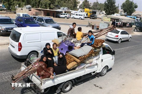 Người dân Syria rời bỏ nhà cửa đi lánh nạn do lo ngại xung đột leo thang tại tỉnh Idlib ngày 9/9. (Nguồn: AFP/TTXVN)