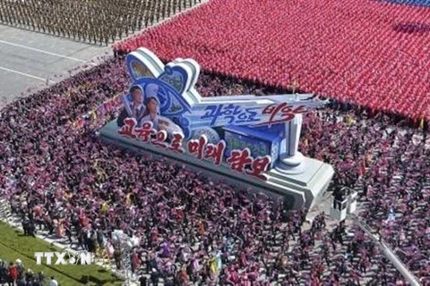 Toàn cảnh lễ diễu binh diễu hành mừng 70 năm Quốc khánh tại thủ đô Bình Nhưỡng ngày 9/9. (Nguồn: Kyodo/TTXVN) 