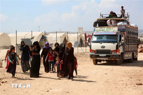Người dân Syria lánh nạn tại các khu lều trại tạm ở Kafr Lusin, tỉnh Idlib ngày 9/9. (Nguồn: AFP/TTXVN)