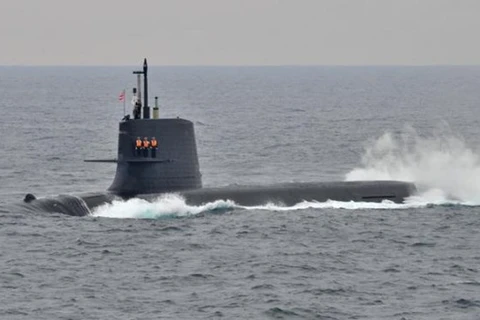 Tàu ngầm huấn luyện Nhật Bản cập Cảng quốc tế Cam Ranh