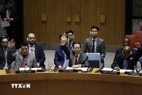 Đại sứ Trung Quốc tại Liên hợp quốc Mã Triều Húc (giữa). (Nguồn: THX/TTXVN_