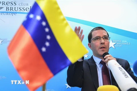 Ngoại trưởng Venezuela Jorge Arreaza tại cuộc họp báo ở Brussels , Bỉ, ngày 11/4. (Nguồn: AFP/TTXVN)