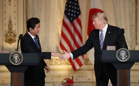Thủ tướng Nhật Bản Shinzo Abe (trái) và Tổng thống Mỹ Donald Trump(Nguồn: Getty Images)