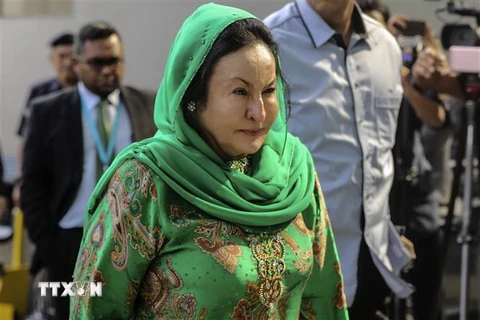 Bà Rosmah Mansor tới văn phòng Ủy ban Chống tham nhũng của Malaysia ở Putrajaya để trả lời thẩm vấn ngày 26/9. (Nguồn: AFP/TTXVN)
