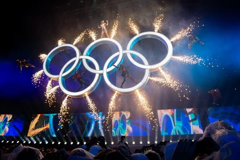 Đây là lần đầu tiên trong lịch sử lễ khai mạc một sự kiện thể thao toàn cầu được tổ chức ở một không gian bên ngoài khuôn viên sân vận động. (Nguồn: olympic.org)