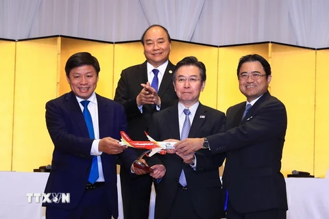 Thủ tướng Nguyễn Xuân Phúc chứng kiến Lễ khai trương các đường bay của Hãng hàng không VietjetAir đến Nhật Bản. (Ảnh: Thống Nhất/TTXVN)