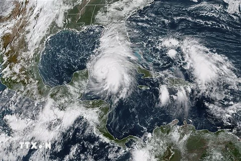 Hình ảnh vệ tinh chụp bão Michael ở ngoài khơi Vịnh duyên hải Mexico của Mỹ. (Nguồn: AFP/TTXVN)