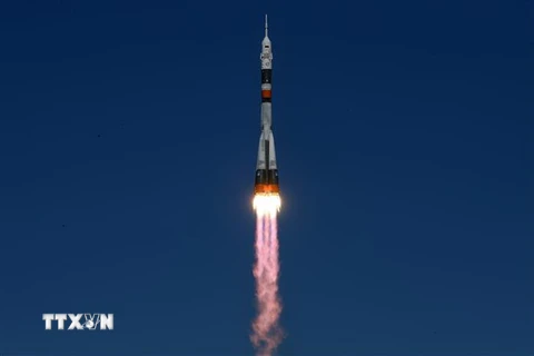 Tàu vũ trụ Soyuz MS-10 của Nga rời bệ phóng từ sân bay vũ trụ Baikonur ở Kazakhstan trong sứ mệnh đưa các nhà du hành Nga-Mỹ lên Trạm Vũ trụ quốc tế (ISS), ngày 11/10. (Nguồn: AFP/TTXVN)