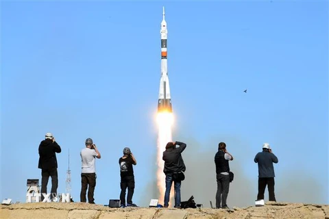 Tàu vũ trụ Soyuz MS-10 của Nga chở hai nhà du hành Alexey Ovchinin của Nga và Nick Hague của Mỹ rời bệ phóng tại sân bay vũ trụ Baikonur, Kazakhstan ngày 11/10. (Nguồn: AFP/TTXVN) 