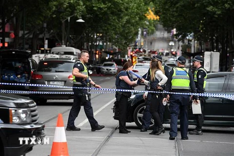 Cảnh sát điều tra tại hiện trường vụ tấn công bằng dao ở Melbourne. (Nguồn: AFP/TTXVN) 