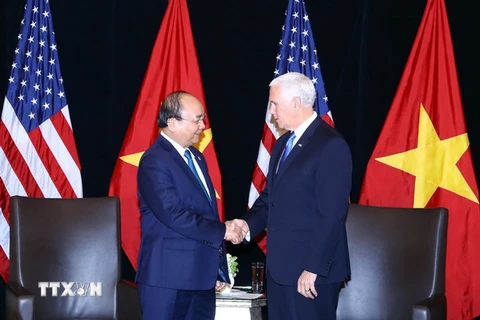 Thủ tướng Nguyễn Xuân Phúc gặp song phương Phó Tổng thống Mỹ Mike Pence. (Ảnh: Thống Nhất/TTXVN) 