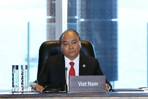 Thủ tướng Nguyễn Xuân Phúc dự Đối thoại giữa các Nhà lãnh đạo kinh tế APEC với Quỹ Tiền tệ Quốc tế. (Ảnh: Thống Nhất/TTXVN) 