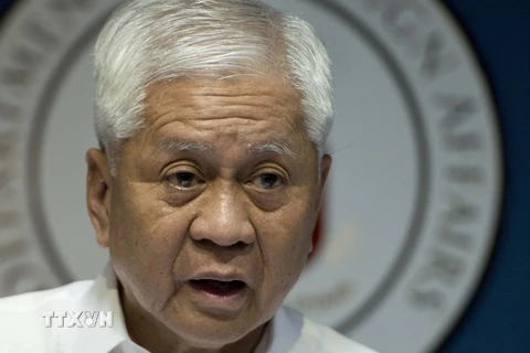Ông Albert del Rosario, khi còn giữ chức Ngoại trưởng Philippines, trong cuộc họp báo tại Manila ngày 30/3/2014. (Nguồn: AFP/TTXVN) 