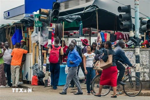 Một góc phố ở thủ đô Harare, Zimbabwe. (Nguồn: AFP/TTXVN) 