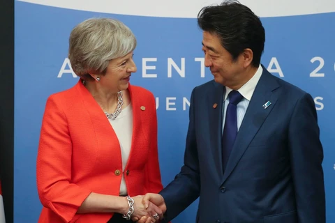 Thủ tướng Nhật Bản Shinzo Abe và người đồng cấp Anh Theresa May. (Nguồn: telegraph.co.uk) 