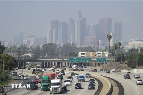 Khói mù ô nhiễm bao phủ thành phố Los Angeles, California, Mỹ ngày 21/9. (Nguồn: AFP/TTXVN) 