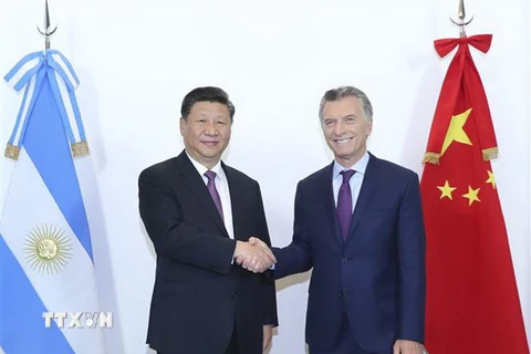 Tổng thống Argentina Mauricio Macri (phải) trong cuộc gặp Chủ tịch Trung Quốc Tập Cận Bình tại Buenos Aires ngày 2/12/2018. (Nguồn: THX/TTXVN) 