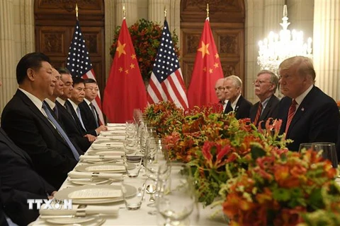 Chủ tịch Trung Quốc Tập Cận Bình (thứ 2, trái) trong buổi làm việc với Tổng thống Mỹ Donald Trump (thứ 3, phải). (Nguồn: THX/TTXVN) 